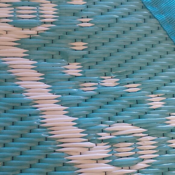 ROUND MANDALA PATIO RUG, NEW Woven Plastic Straw, Turquoise,  5' x 5' - Picture 5 of 8